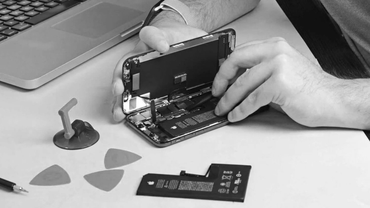 Источник: AppleInsider / Процесс ремонта iPhone