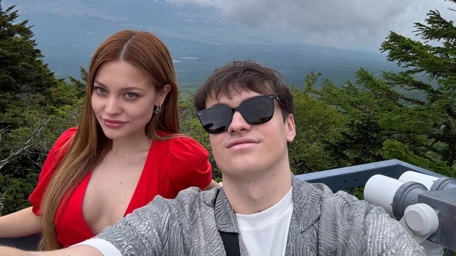 Бустер и Дилара поделились свежим фото из леса самоубийц в Японии