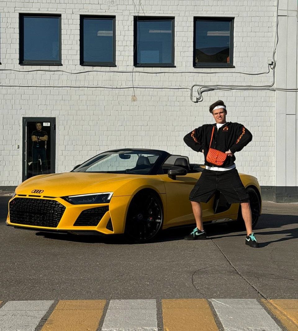 Источник: Социальные сети Бустера / Бустер с новой Audi R8 Spyder