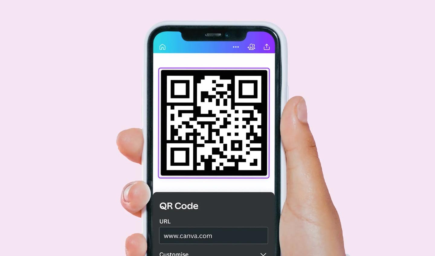 Источник: Canva / QR-код на смартфоне