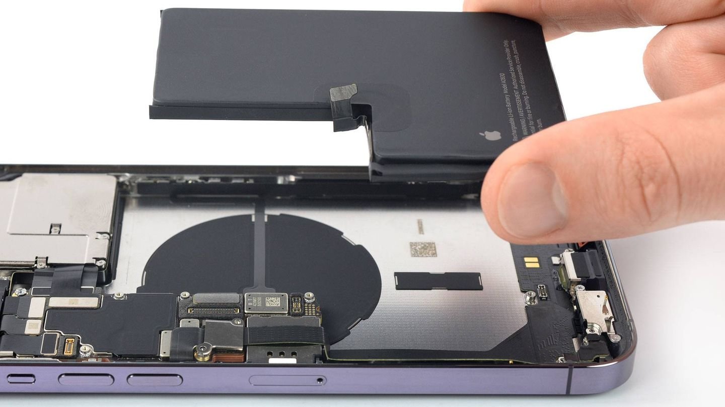 Источник: Wccftech / Фото разобранного iPhone 15 Pro Max