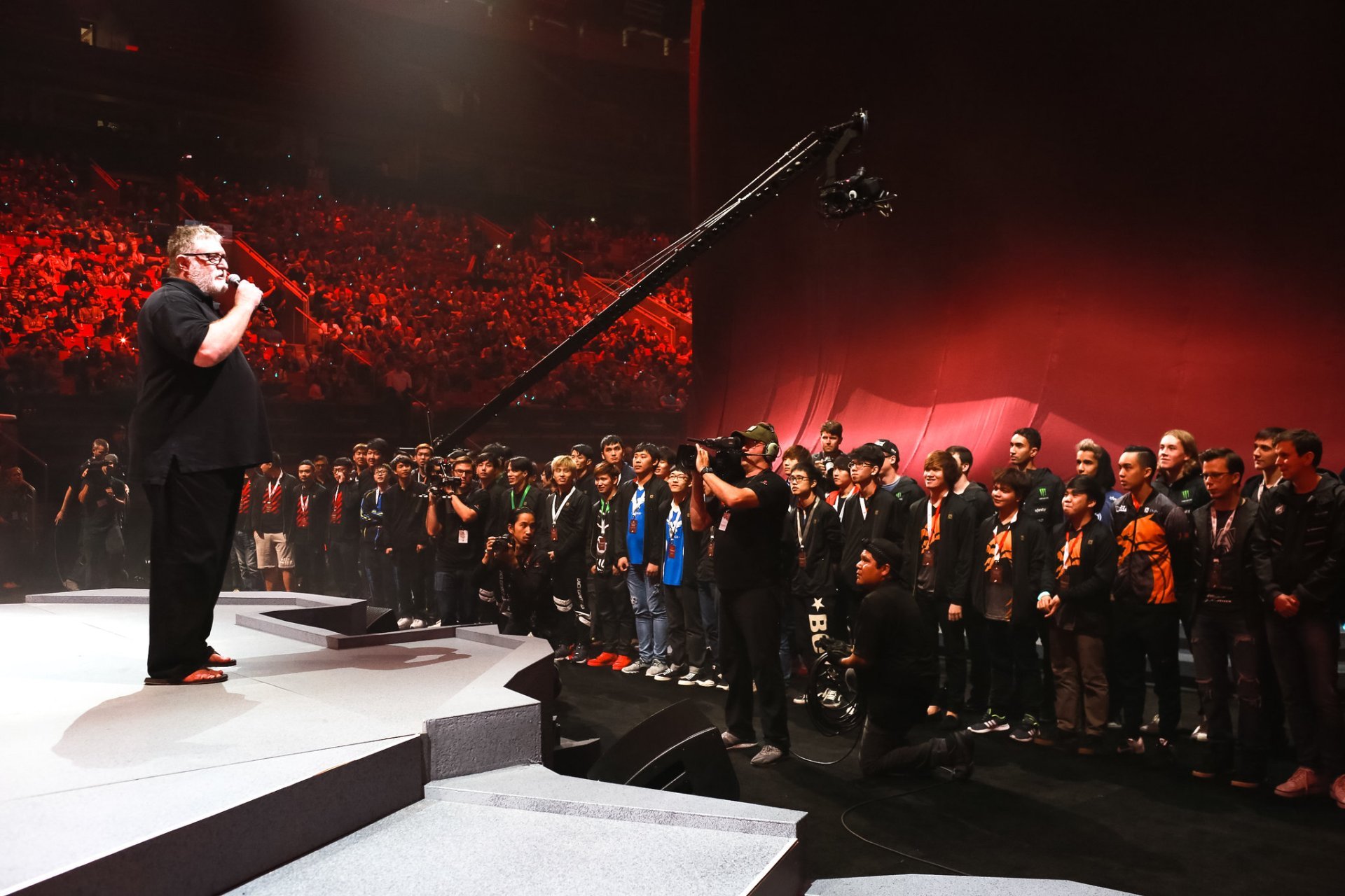 Источник: Valve / Гейб Ньюэлл перед игроками на TI6