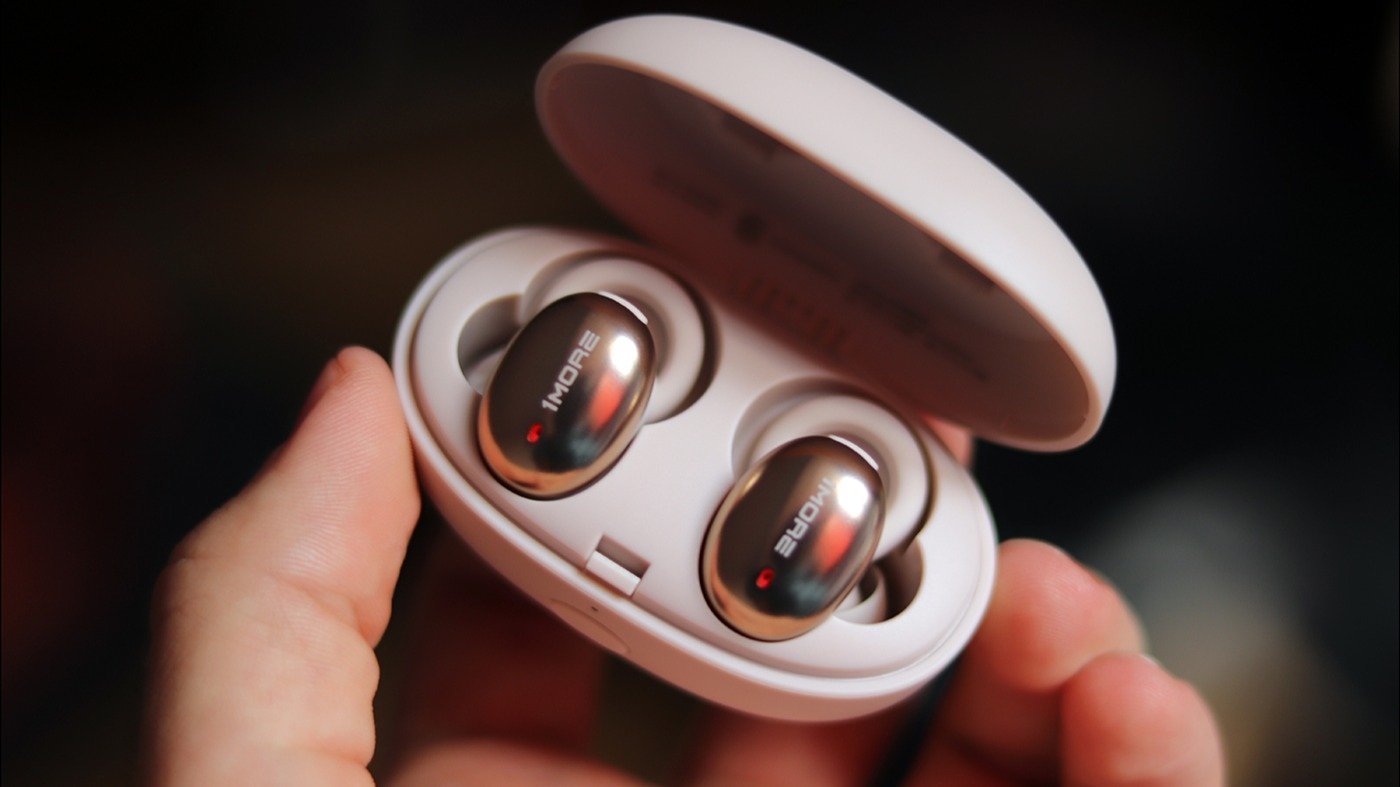 10 лучших беспроводных наушников до 20 000 рублей