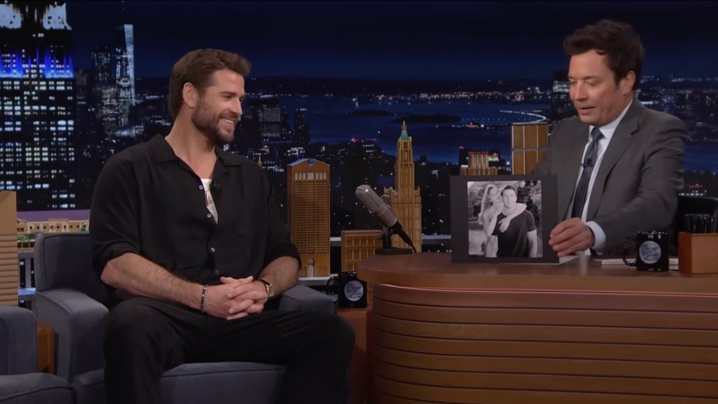 Лиам Хемсворт сделал своей возлюбленной предложение во время съемок Ведьмака