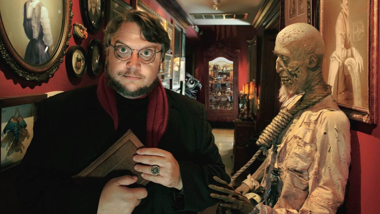 Режиссер Франкенштейна Гильермо дель Торо рассказал о реальной встрече с призраками