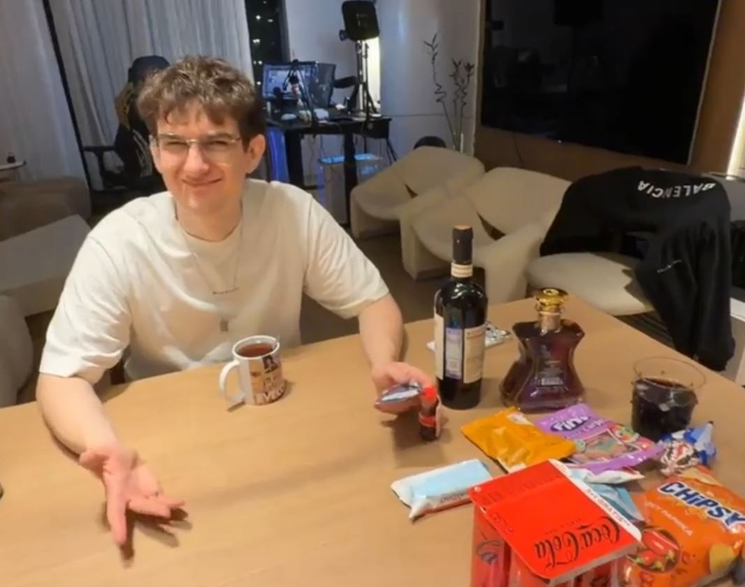 Стрим Генсухи и Эвелона