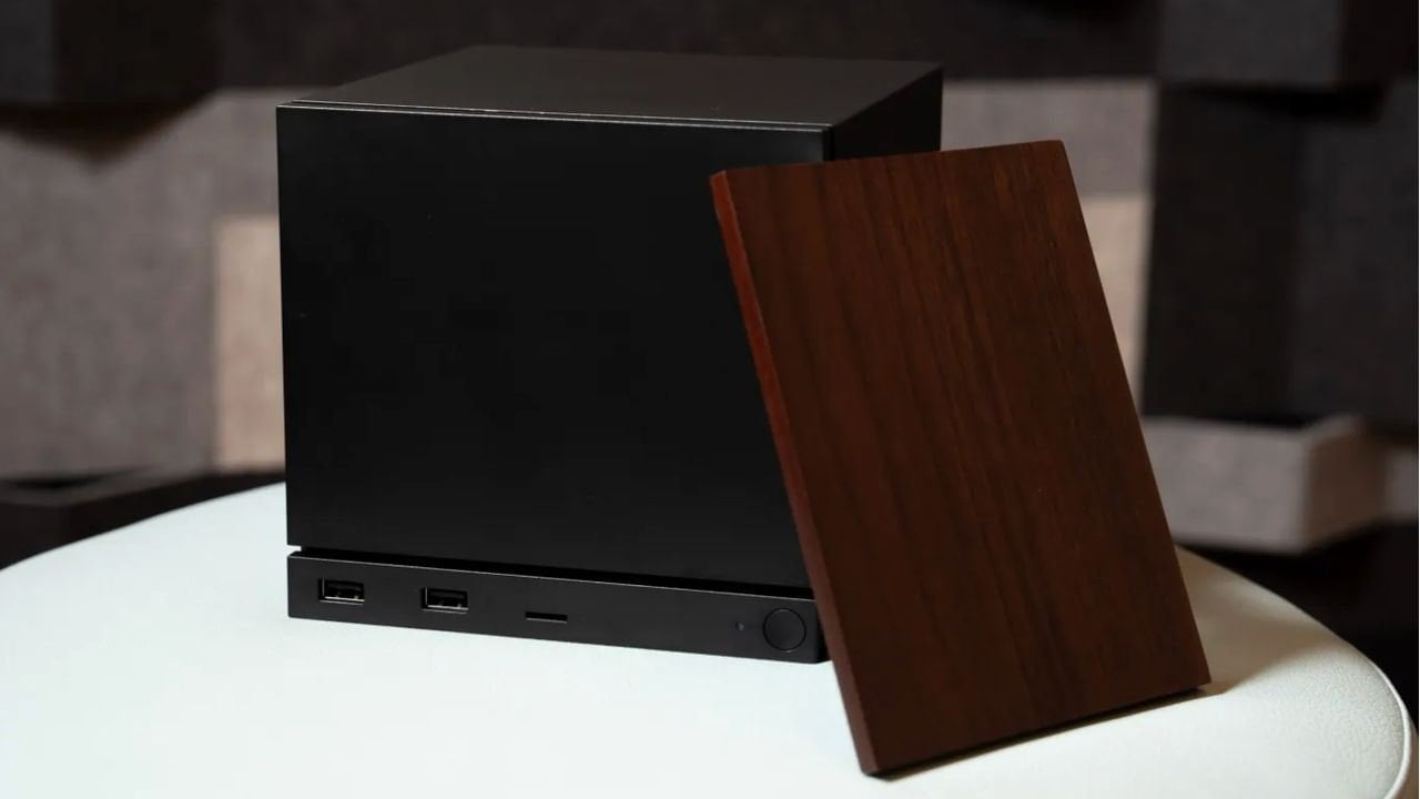 Источник: скриншот CQ.ru / По дизайну почти младший брат Xbox Series X