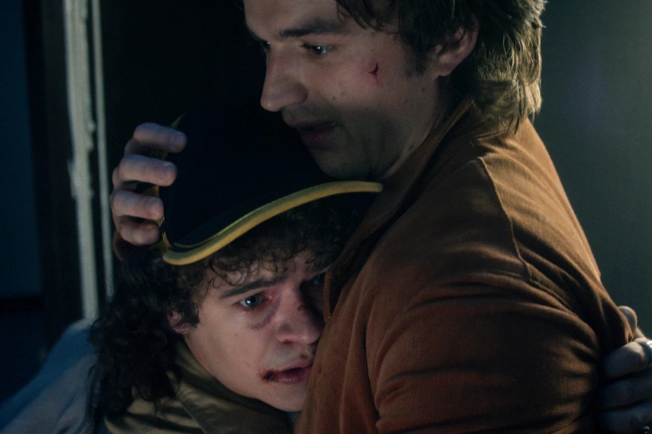 Гейтен Матараццо в роли Дастина Хендерсона и Джо Кири в роли Стива Харрингтона в пятом сезоне «Очень странных дел» / Netflix