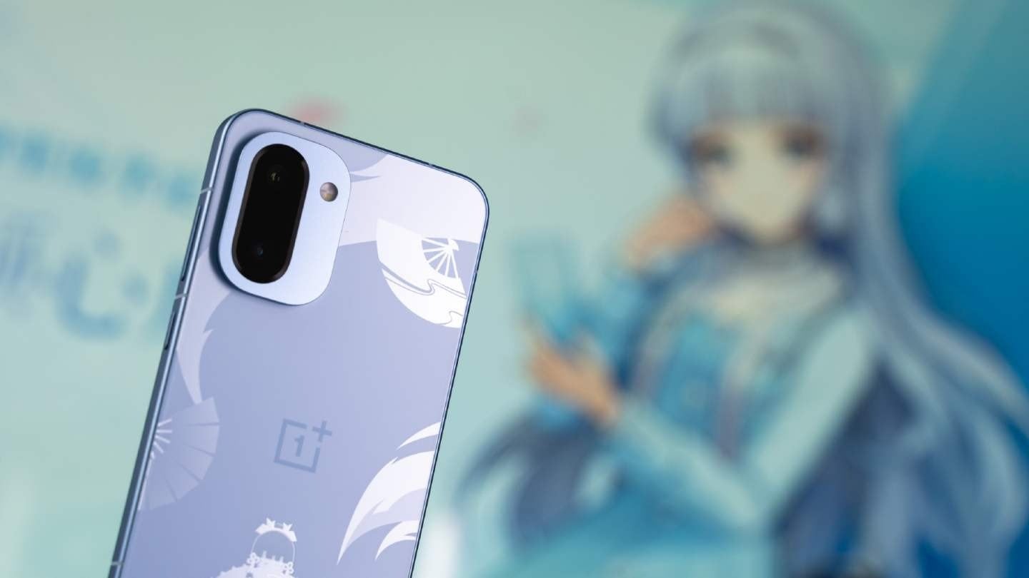 По Genshin Impact выпустят два гаджета  смартфон с Аякой и геймпад с Паймон