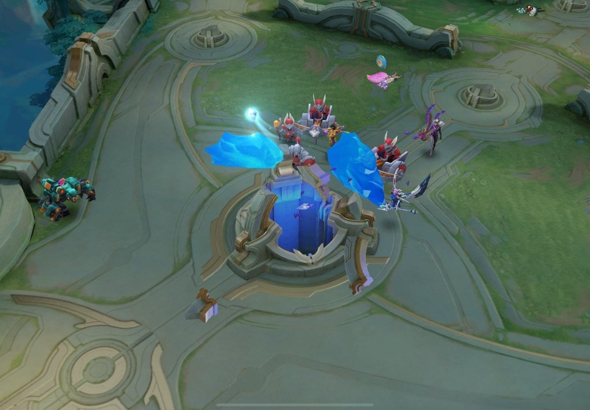 Источник: CQ.ru / Уничтожение трона