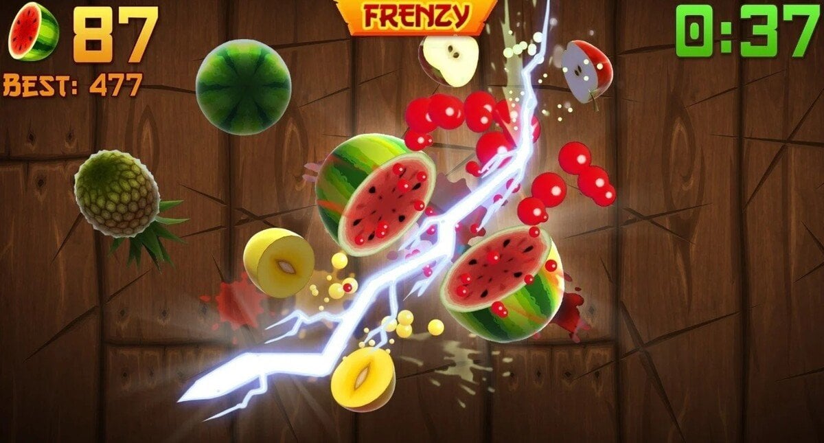 Источник: скриншот CQ.ru / Геймплей Fruit Ninja