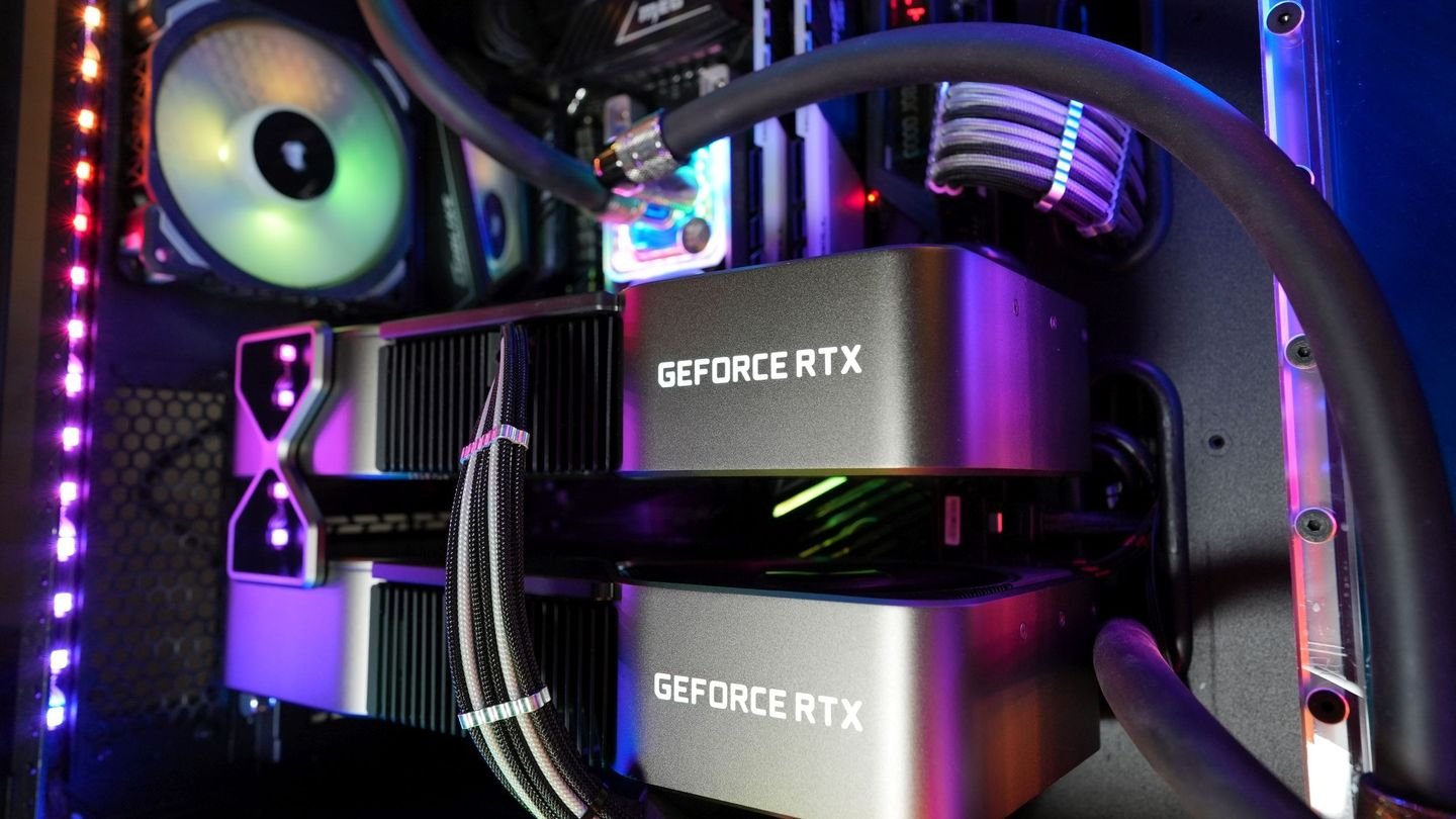 Источник: PC World / Установка видеокарты