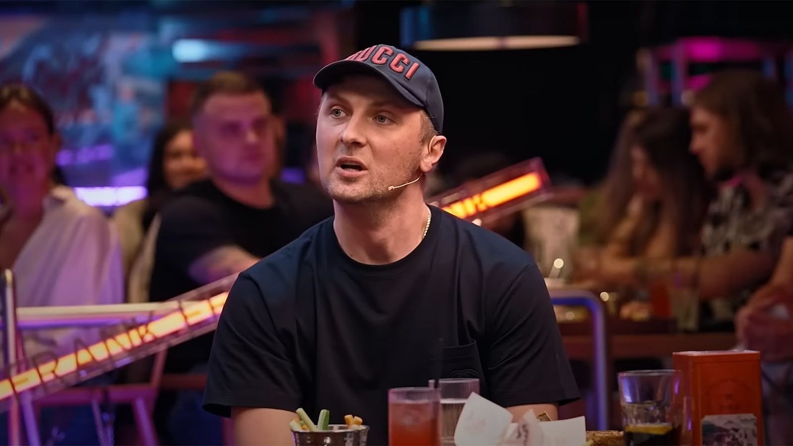 Зубарев показал архивное видео с Пашей Техником  рэпер объяснил свои татуировки