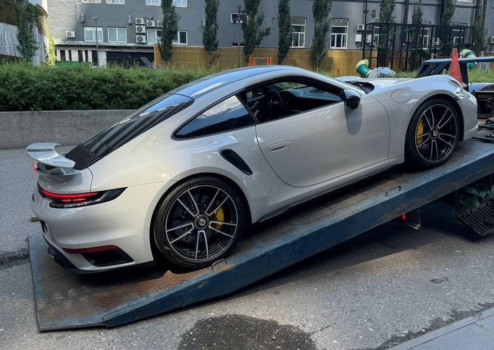 На снимке Porsche 911 Turbo S Олега Бочарова.