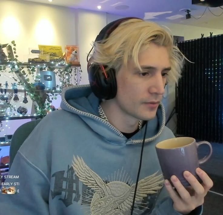 xQc  