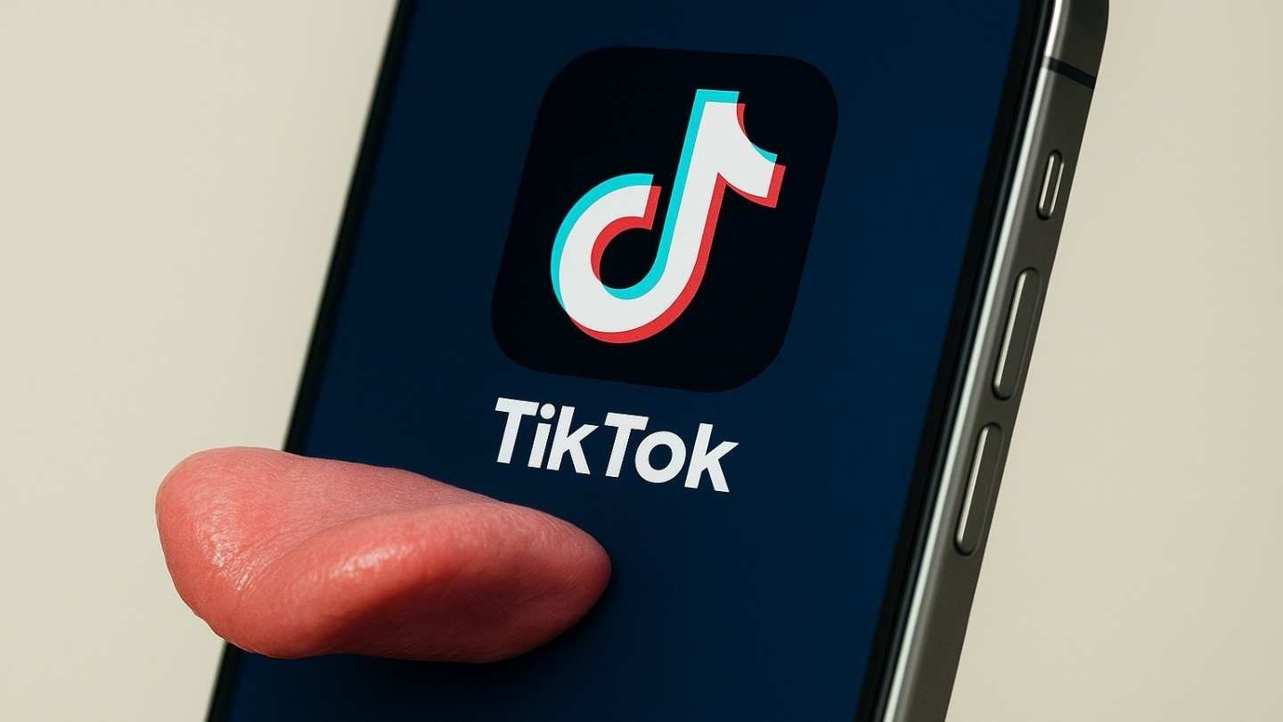 iPhone теперь можно управлять языком и мимикой