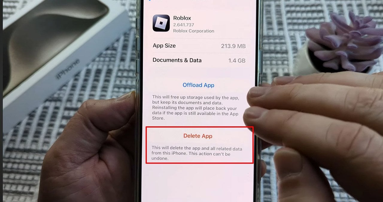 Источник: CQ.ru / Удаление Roblox на iPhone