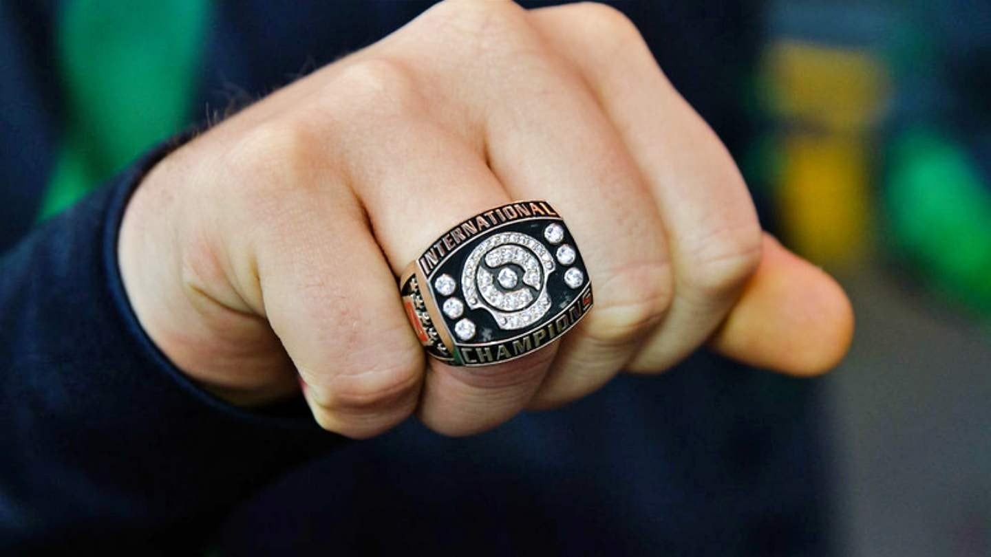 Легенда Dota 2 продает чемпионское кольцо с The International 2013