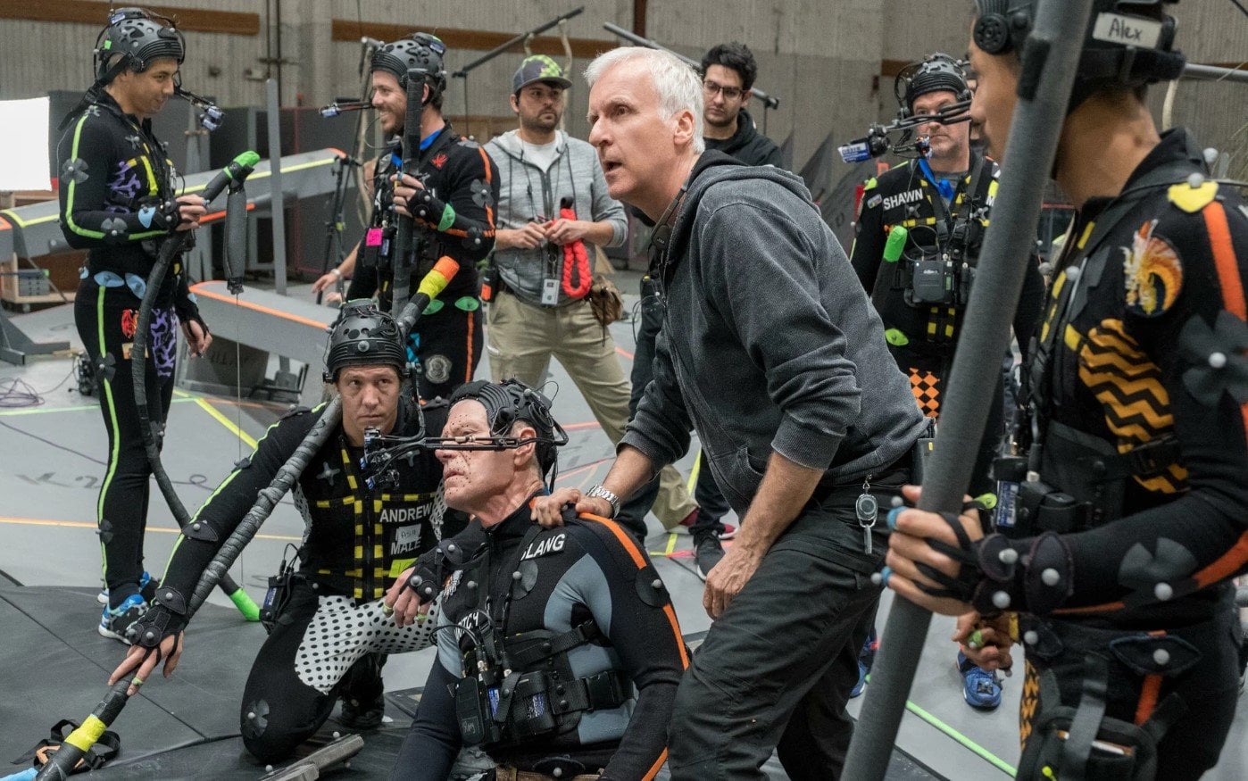 Джеймс Кэмерон на съемках Аватар: Пламя и пепел