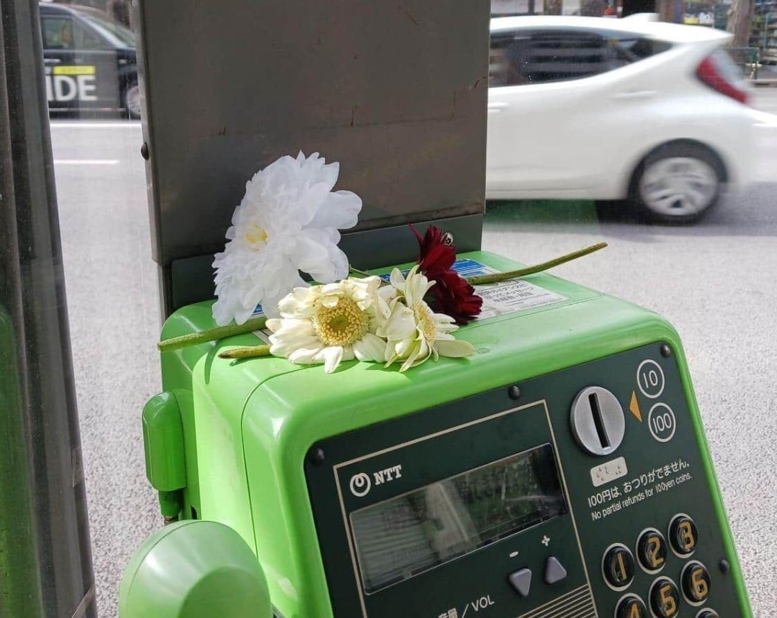 Телефонная будка из «Человека-бензопилы: История Резе» в жизни