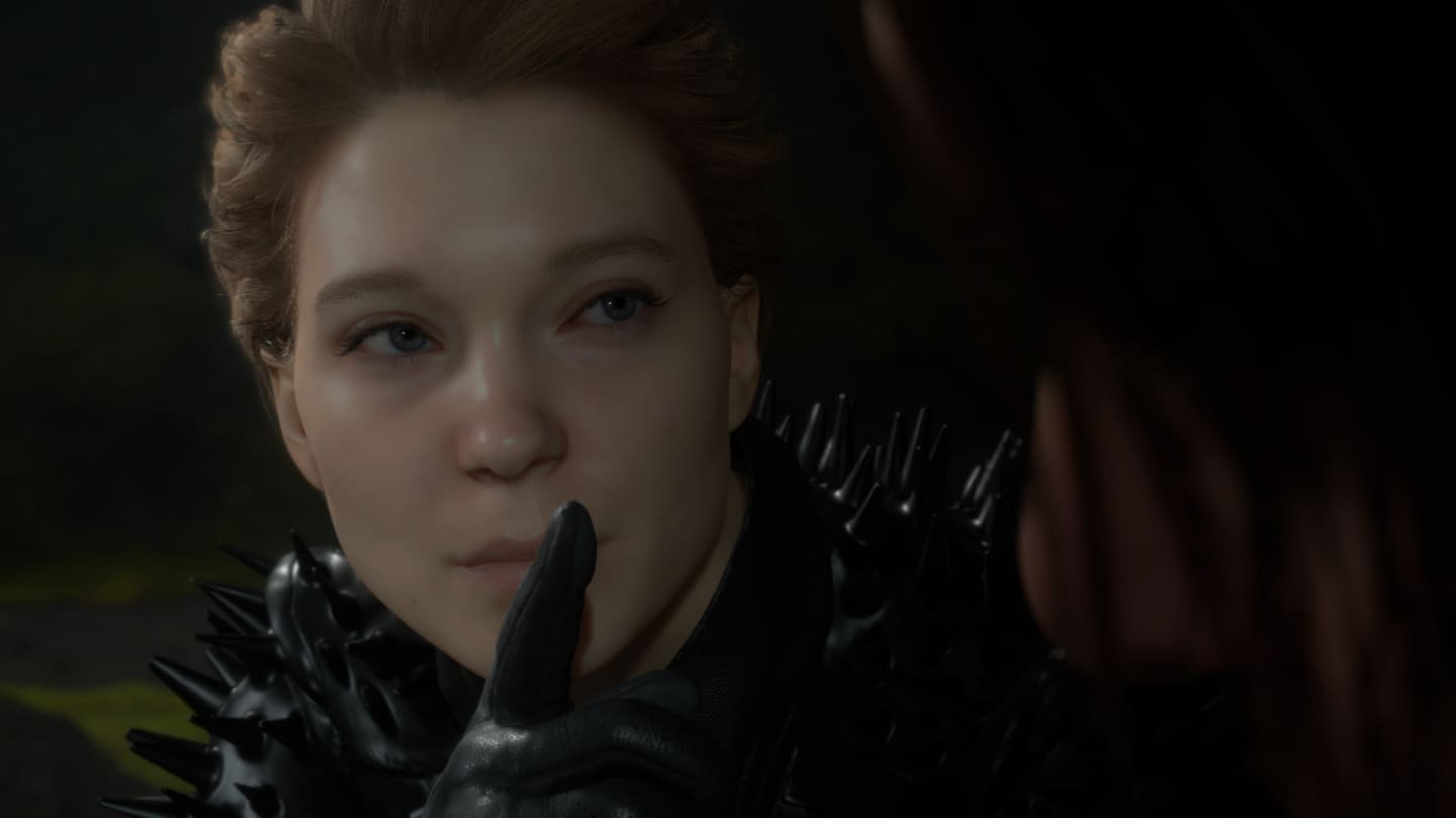 Источник: скриншот CQ.ru / Главная загадка игры: почему Леа Сейду играет массажный мячик