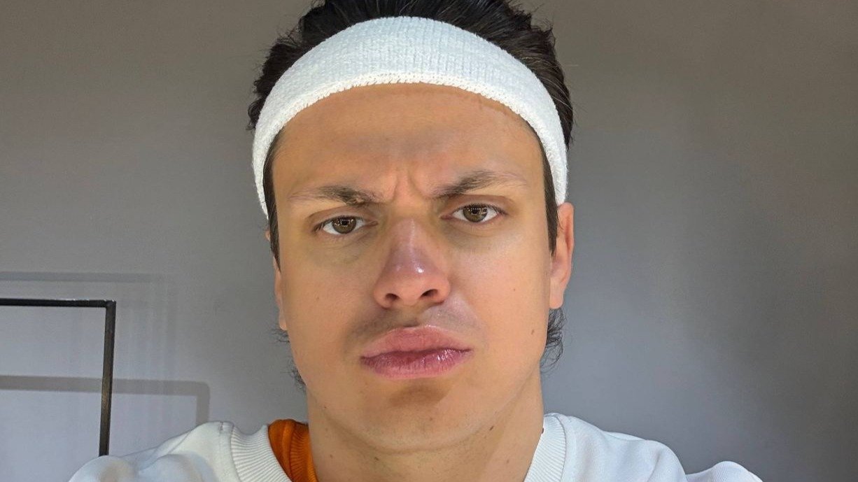 Бустер готовит стрим со ста знаменитостями сразу