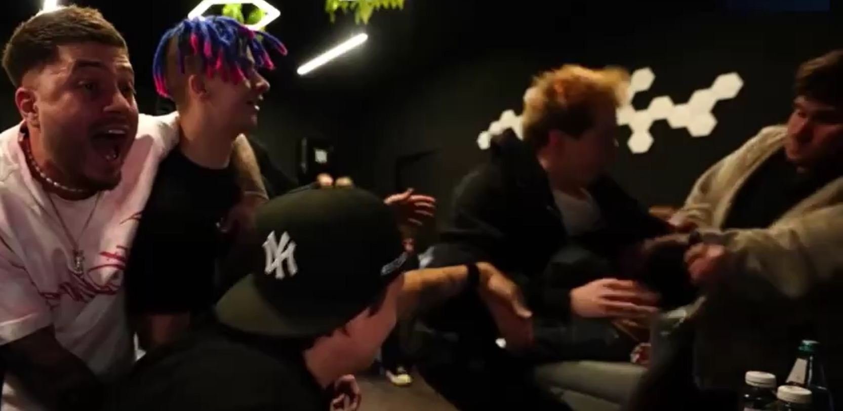 Источник: скриншот CQ.ru / Стрим Бустера