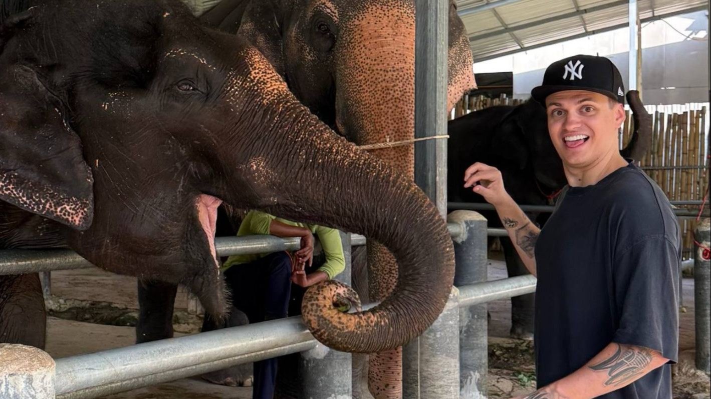 Бустер полетит в США чтобы постримить с зарубежными блогерами и звездами