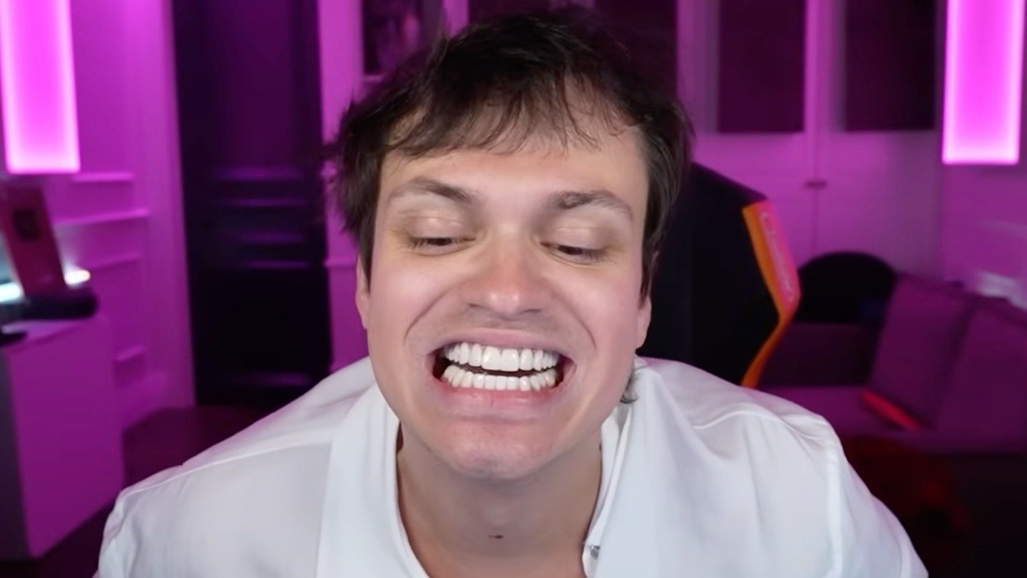 Бабушка Ольга пришла на стрим Бустера с цветами а ушла с миллионом рублей