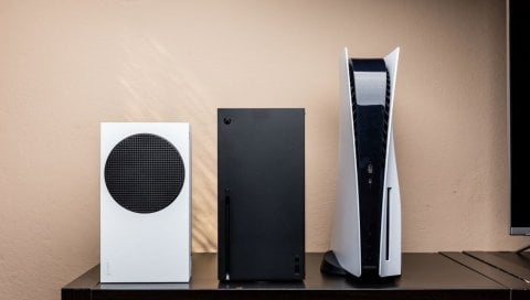 Консольный баттл 2021 года PS5 или Xbox Series  какая приставка оказалась лучше