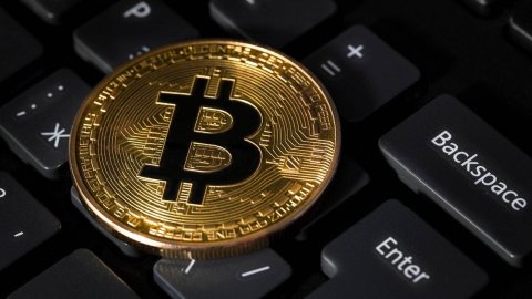 Курс биткоина нормализовался За ночь  рост сразу на 2 тысячи долларов