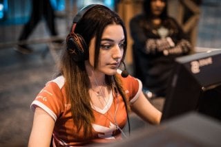 Кто такая Виктория tory Казиева  девушка из Осетии удивляет всех в CSGO