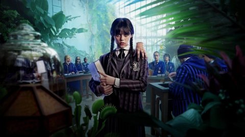 Авторы сериала Уэнсдей показали неудачные дубли и ляпы со съемок