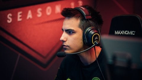 Аккаунт игрока Virtuspro продали стримеру с 700 MMR  теперь он портит игры Dendi и ILTW