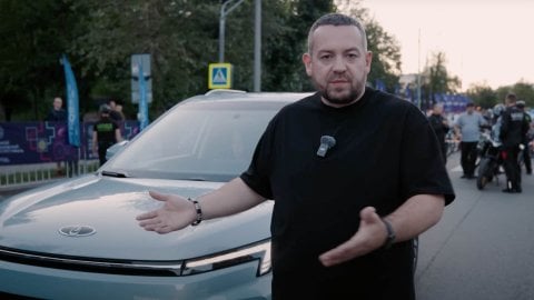 У автоблогера Эрика Давидыча сгорел тюнингованный Москвич 3