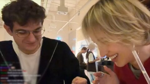 Генсуха встретилась с Эвелоном  стримеры провели совместный IRL стрим в Сербии