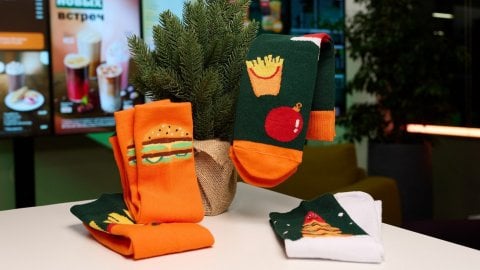 Во Вкусно  и точка раздают носки и игрушки как их получить