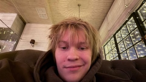 Дипинс выпустил необычный трейлер новогоднего марафона с подписчиками