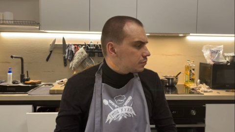 Сасавот побрился налысо  стример избавился от волос изза проигрыша в челлендже