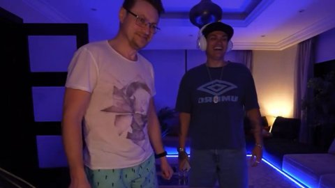 Бустер показал на стриме своего старшего брата